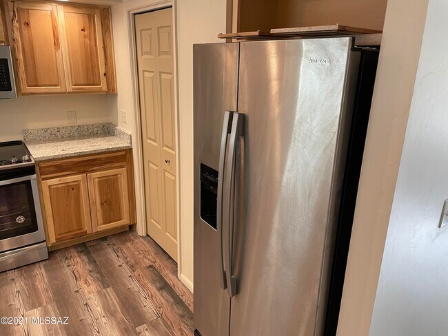 Foto del edificio - 2545 E Spring St