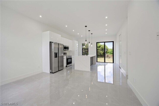 Foto del edificio - 3732 13th St W