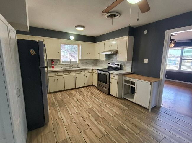 Building Photo - Cute 3-Bedroom Home in Sterling City AVAILABLE SOON!