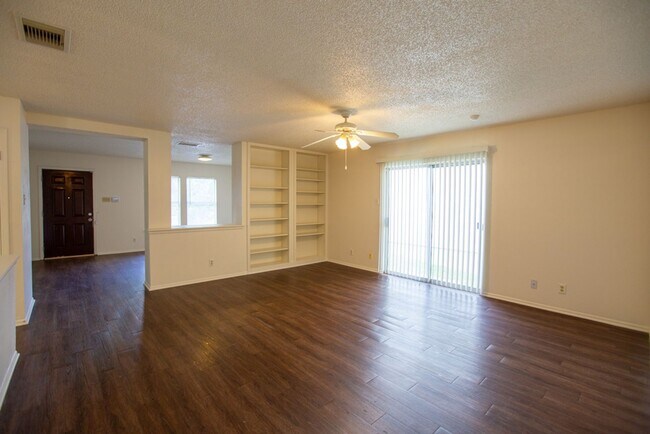 Foto del edificio - 9878 Misty Plain Dr