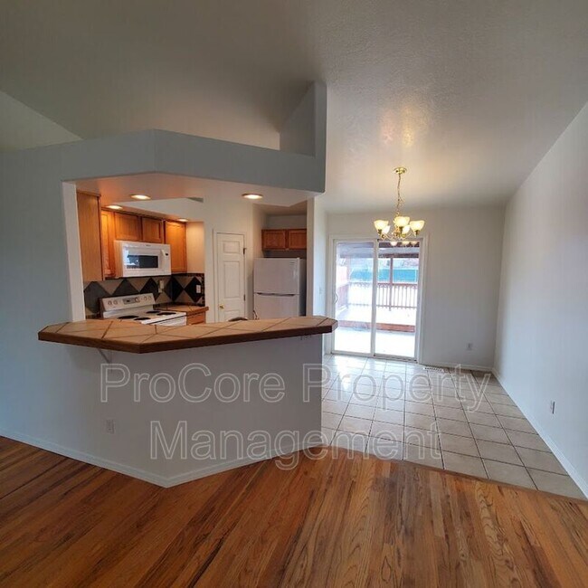 Foto del edificio - 11469 Irving St W