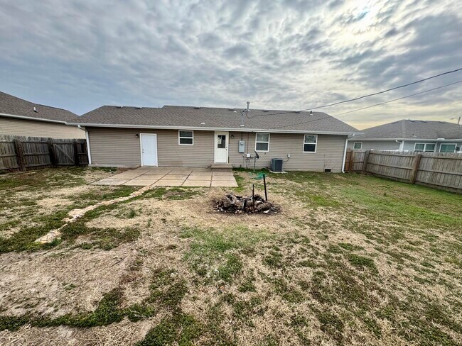 Foto del edificio - 1824 Kansas Ave