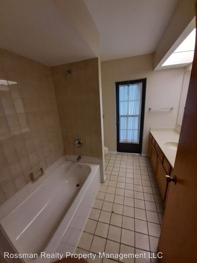 Building Photo - 3 br, 2 bath House - 2625 SE 20th Ave
