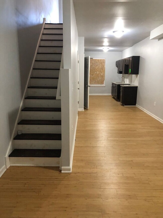 Foto del edificio - Voucher Approved 2 Bedroom with Den or 3 Bedroom Voucher 1.5 Bathroom