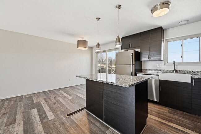 Foto del edificio - $2,895.95 - 4 Bed/2 Bath Home with Finished Basement and Fireplace in Broomfield!