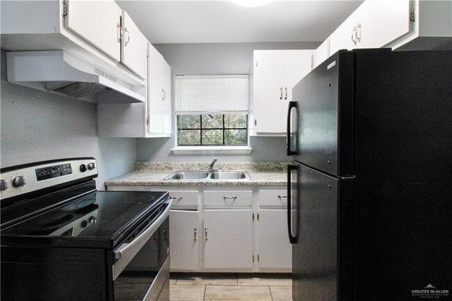 Building Photo - 10 Bahia St