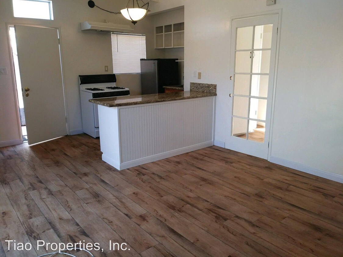 Foto principal - 5423-5425 Willowcrest Ave