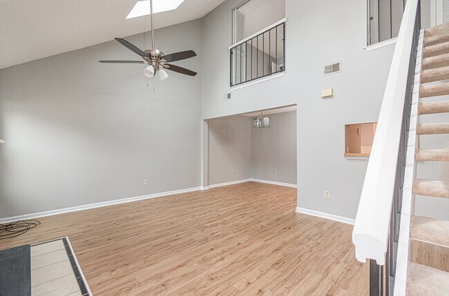 sala de estar - 655 Biltmore Dr