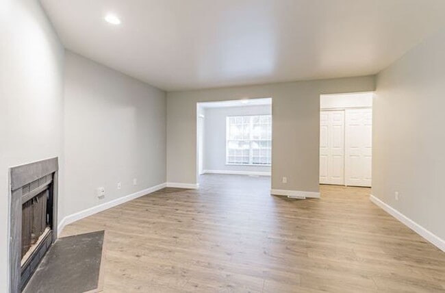Foto del edificio - Two bedroom, two bath apartment with golf ...