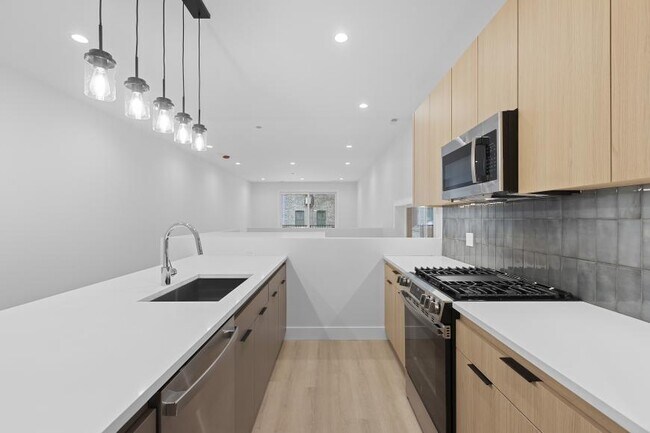 Photo - 2 bedroom in Chicago IL 60613 Apartment