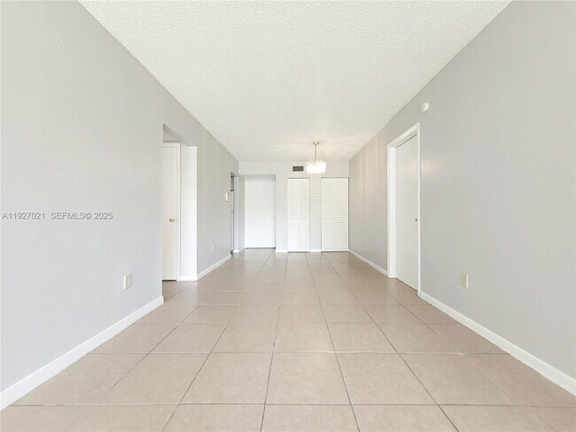 Photo - 400 NE 18th Ave Apartment