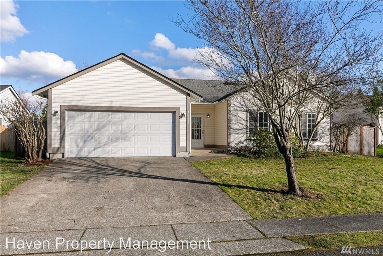 Foto principal - 4 br, 2 bath House - 19611 13th Ave E