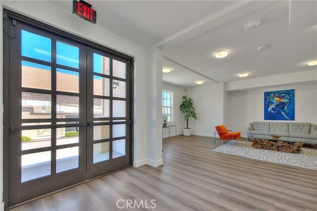 Foto del edificio - 501 W Foothill Blvd