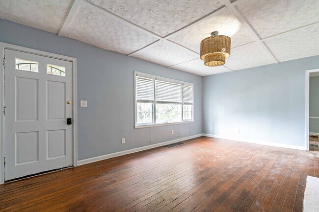 Building Photo - 716 Stokeswood Ave SE