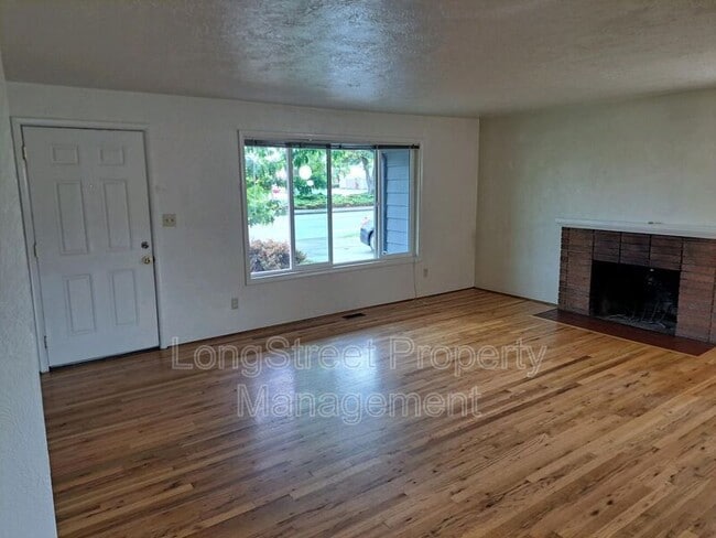 Building Photo - 1930 NW Kings Blvd