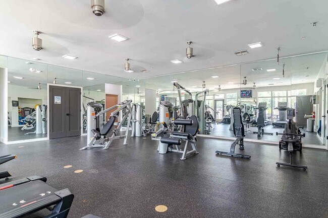 Apartamentos y casas adosadas River Club cerca del gimnasio de la Universidad de Georgia. - River Club Apartments