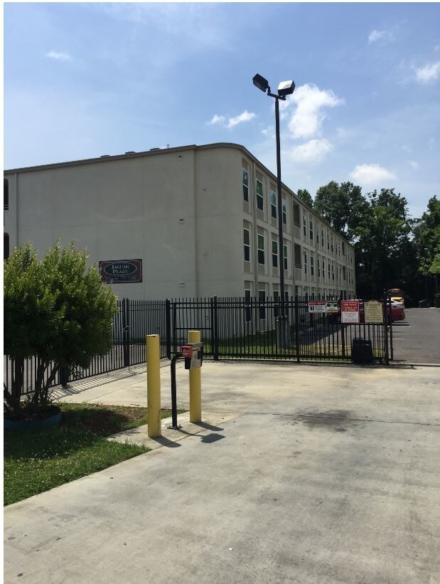 Jaguar Plaza Apartments 750 Harding Blvd Baton Rouge, LA Apartments for Rent in Baton Rouge