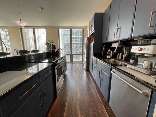 Building Photo - 2 E Erie St