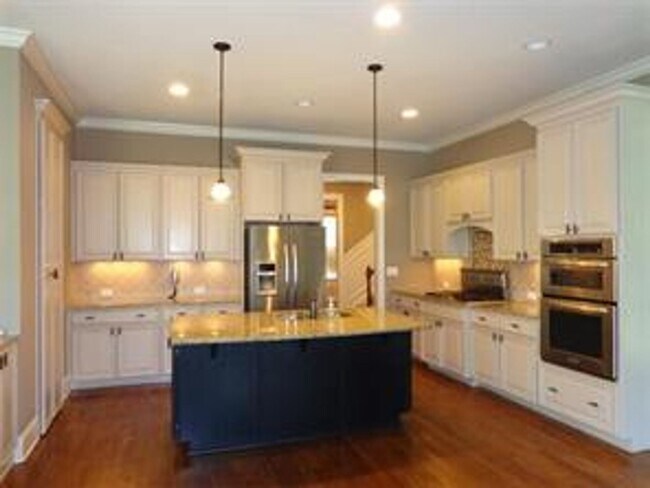 Foto del edificio - COMING SOON! Spacious 5BR/4BA Home in Top-...