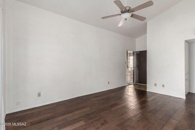Foto del edificio - 1620 N Wilmot Rd