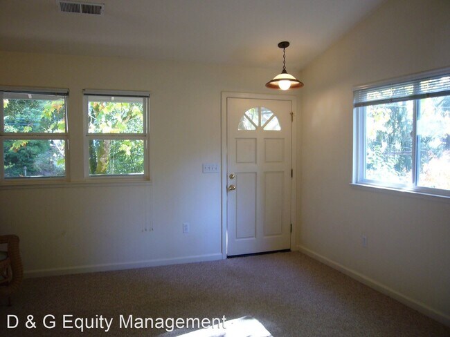 Foto del edificio - 3 br, 2 bath House - 15992 Drake Rd.