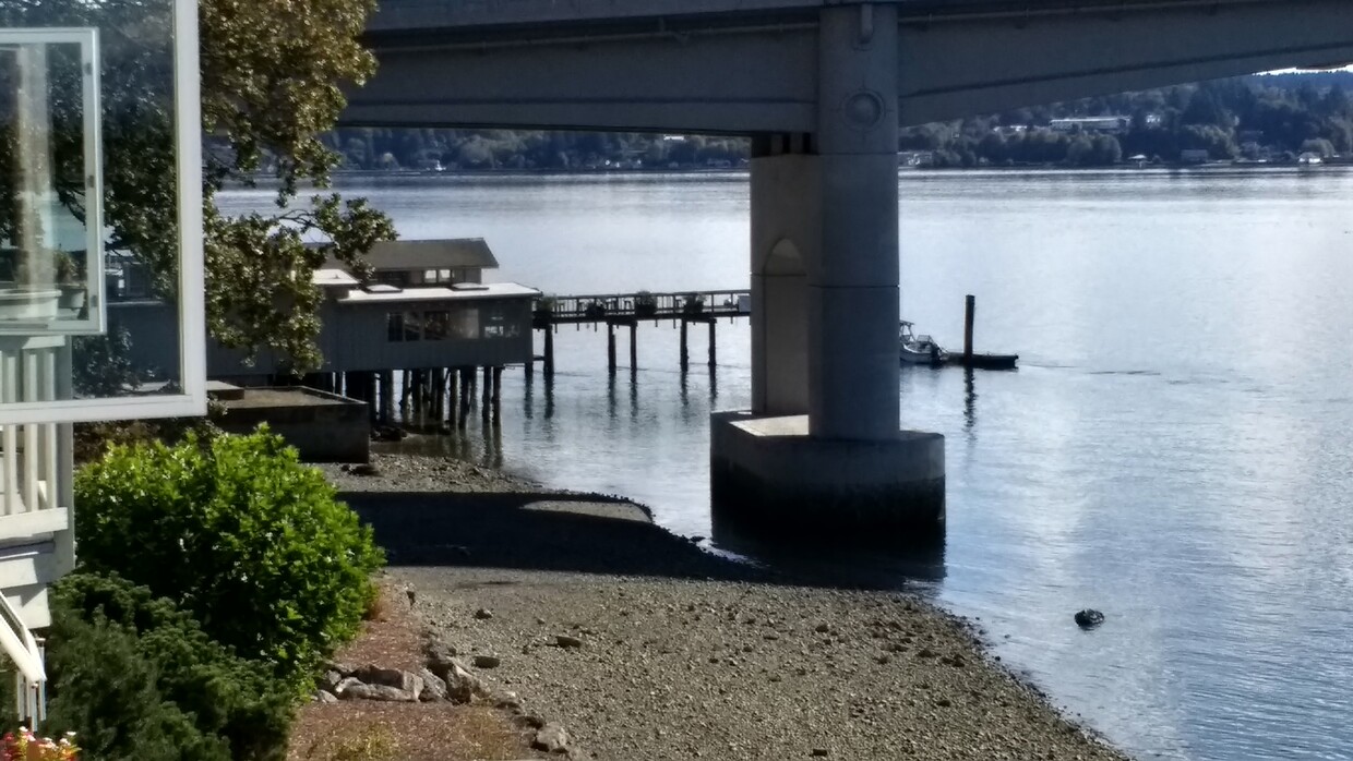 Boat Shed Restaurant viewed from deck - 1127 Wheaton Way, C-1
