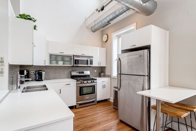 Foto del edificio - 870 N Orleans St