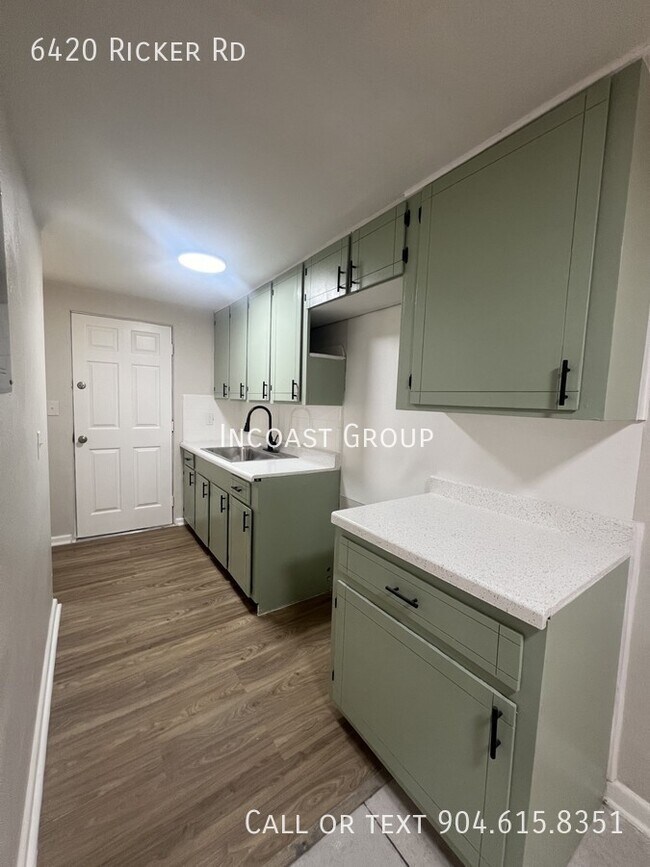 Building Photo - Newly Renovated 2BR, 1BA Duplex with Moder...