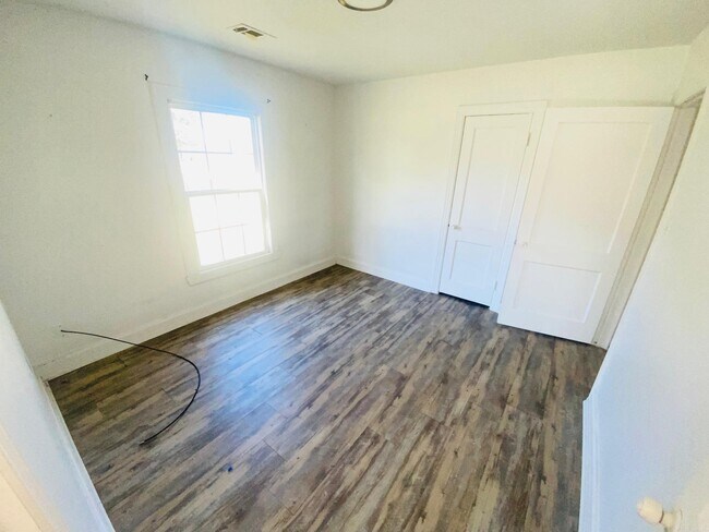 Foto del edificio - 309 Roosevelt Cir