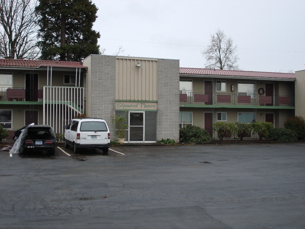 Edgewood Manor Apartments 2390 Edgewood Ave NE Salem, OR Apartments for Rent in Salem
