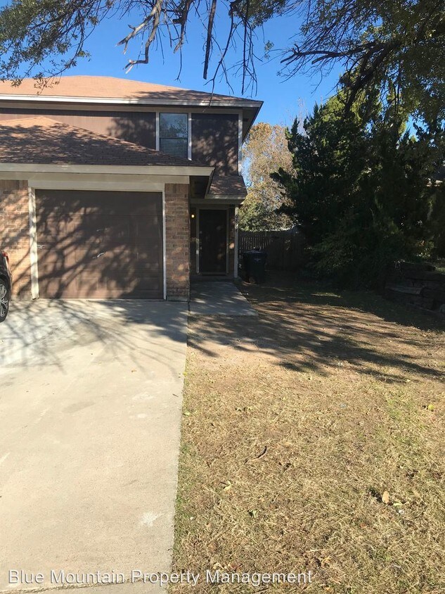 Primary Photo - 2 br, 1 bath Apartment - 6864 South Creek Dr.
