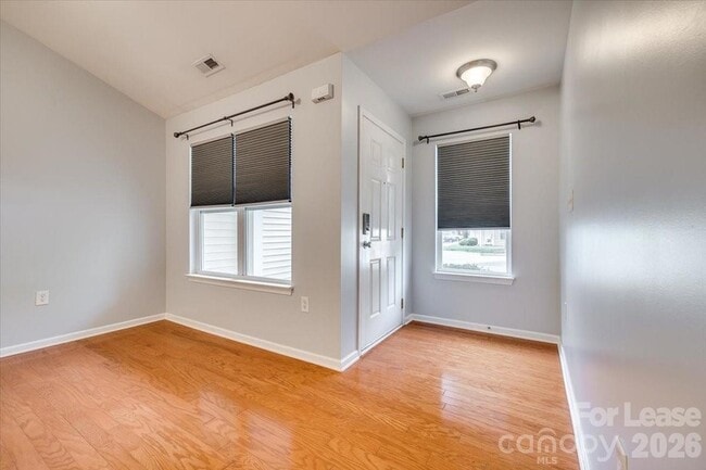 Building Photo - 2052 Shady Pond Dr