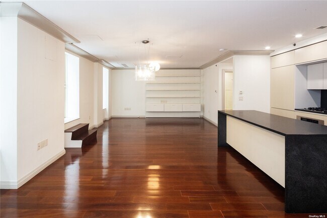 Building Photo - 55 Wall St