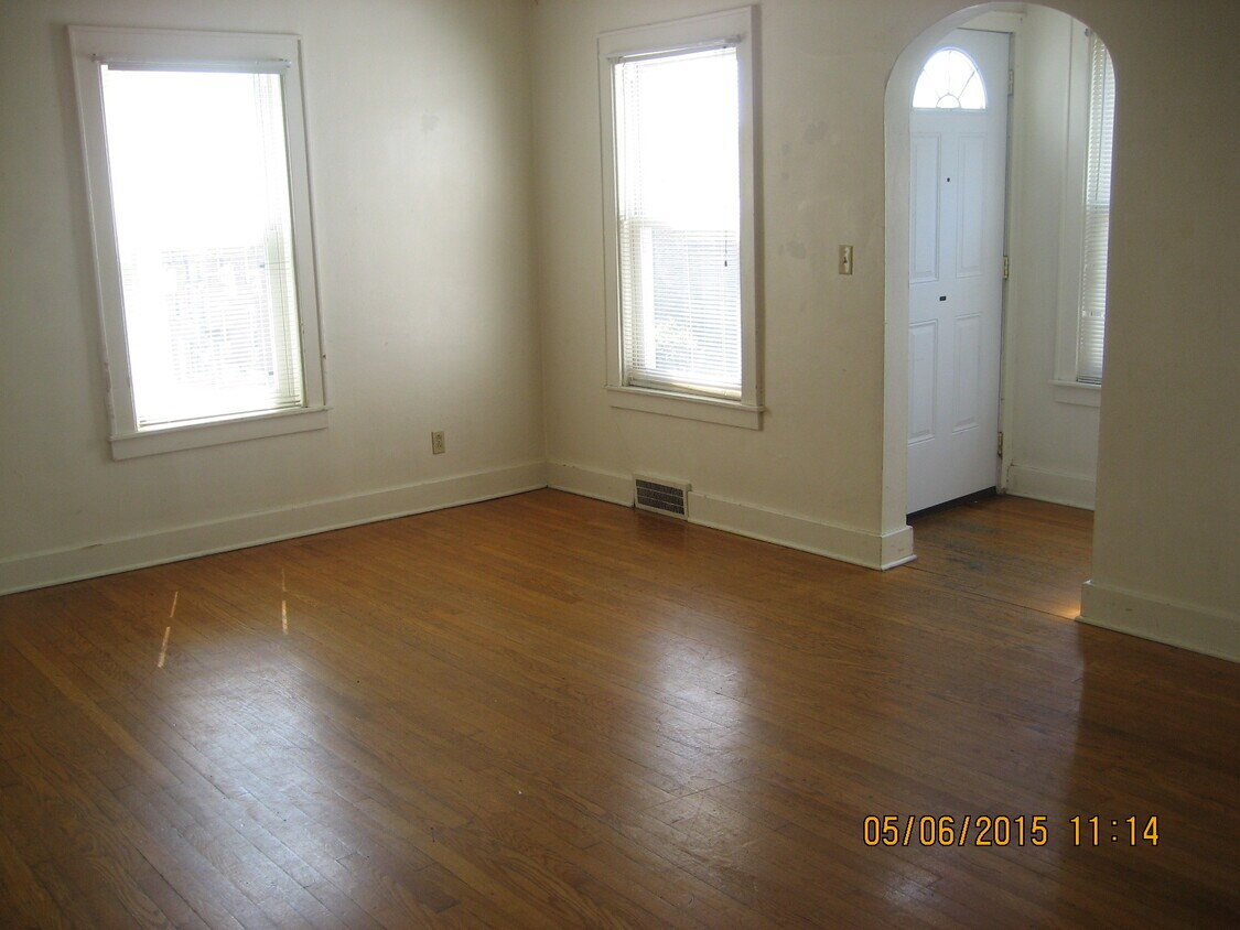 38 W Washington St Unit 1, Athens, OH 45701 Apartments in Athens, OH