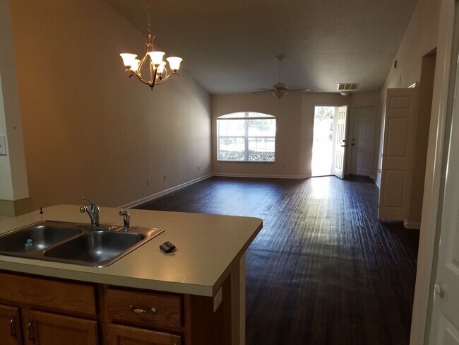 Building Photo - $1550 - 3/2/1 - Palm Coast Duplex - Great Location