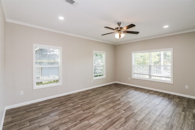 Building Photo - 774 Dillard St