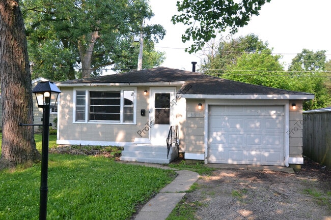 Building Photo - 329 White Ave