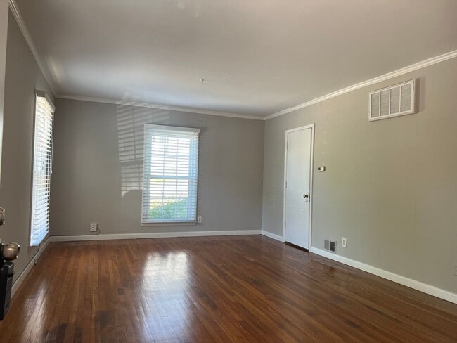 Building Photo - 1722 Kavanaugh Blvd