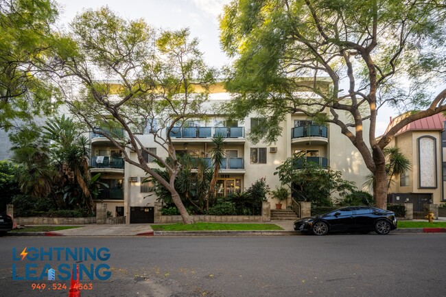 Building Photo - 1203-1203 Kings Rd