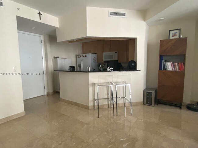 Building Photo - 801 Brickell Key Blvd