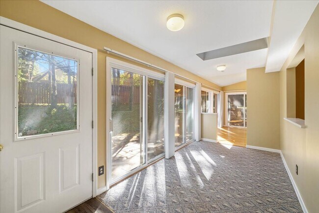 Foto del edificio - Sun-Soaked Living in Meadow Run