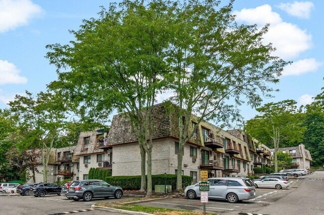Building Photo - 555 Central Park Ave