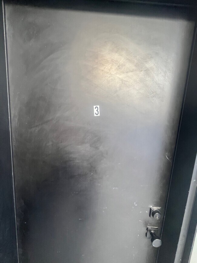 Building Photo - 238-238 Wellington Crescent