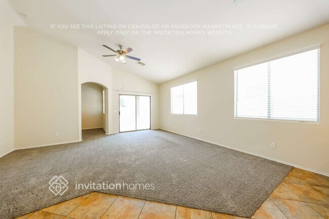 Foto del edificio - 10235 W Hilton Ave