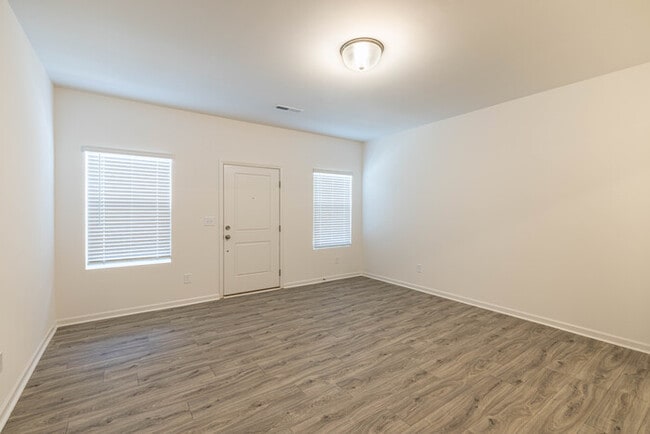 Building Photo - Lowell Townhome End Unit