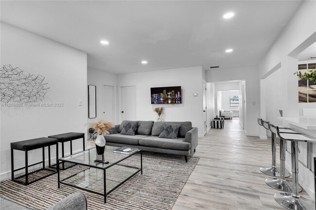 Building Photo - 1510 Normandy Dr