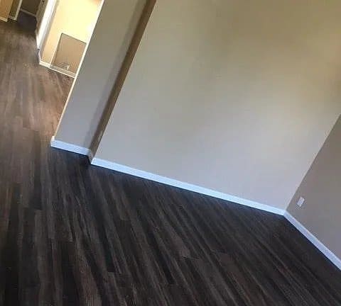 Building Photo - 831 E Burnett Ave