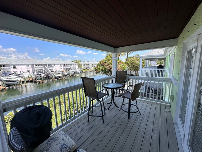 Building Photo - 4875 Coquina Key Dr SE
