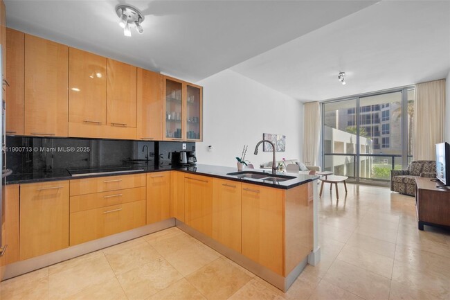 Foto del edificio - 6799 Collins Ave