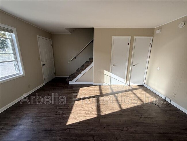 Foto del edificio - 1404 Bloomingdale Rd